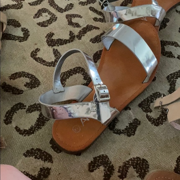 SANDALS - Picture 4 of 6